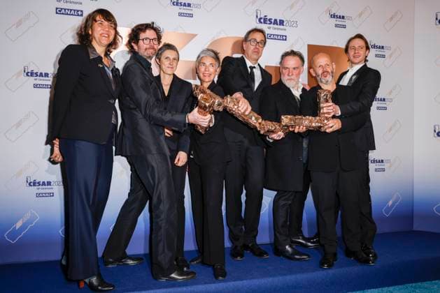 Dominik Moll et l?equipe du film La Nuit du 12 et leurs six statuettes - 48e ceremonie des Cesar a l Olympia, Paris, France, le 25 02 2023. 288994 2023-02-25 Ile de France Paris France  Copyright: xThierryxStefanopoulos MPPx STAR_288994_095