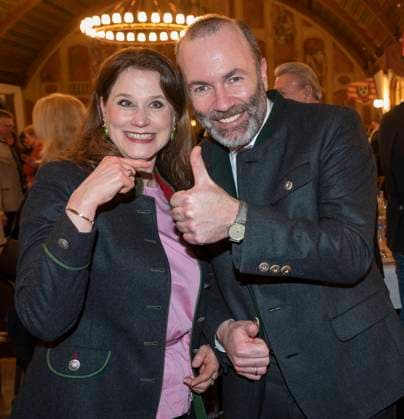 News Themen der Woche KW08 Muenchen, 56. Schwabinger Fischessen des CSU Kreisverbandes Schwabing im Festsaal des Hofbraeuhauses, Susanne Hornberger mit Manfred Weber *** Munich, 56 Schwabing fish dinner of the CSU district association Schwabing in the ballroom of the Hofbraeuhaus, Susanne Hornberger with Manfred Weber