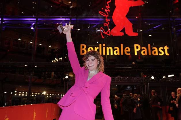 Thea Ehre, the actress and Baer winner at the photo call at the Berlinale Palast of the International Film Festival Berlinale on 25 02 2023 in Berlin Berlinale 2023 Winner Photo Call
