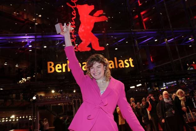 Thea Ehre, the actress and Baer winner at the photo call at the Berlinale Palast of the International Film Festival Berlinale on 25 02 2023 in Berlin Berlinale 2023 Winner Photo Call