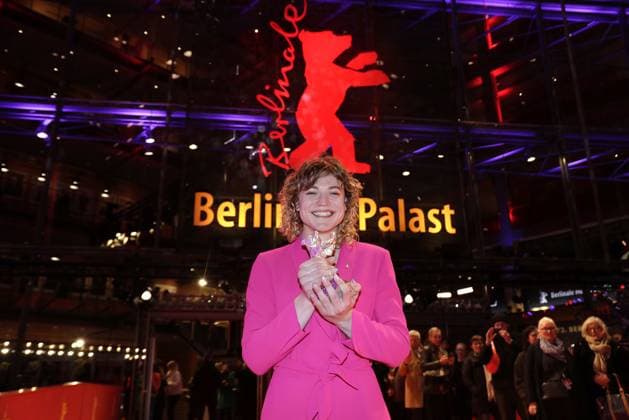 Thea Ehre, the actress and Baer winner at the photo call at the Berlinale Palast of the International Film Festival Berlinale on 25 02 2023 in Berlin Berlinale 2023 Winner Photo Call