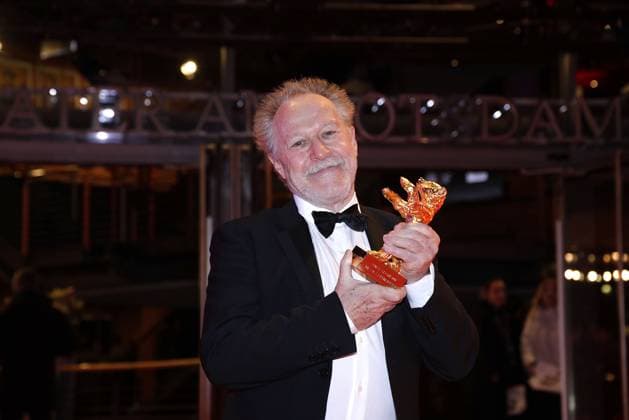 Entertainment Themen der Woche KW08 Entertainment Bilder des Tages Nicolas Philibert, der franzoesische Regisseur und GoldenerBaerGewinner beim Fototermin am Berlinale Palast vom International Film Festival Berlinale am 25.02.2023 in Berlin Berlinale 2023- Gewinner Photo Call *** Nicolas Philibert, the French director and GoldenerBaerWinner at the photo call at the Berlinale Palast from the International Film Festival Berlinale on 25 02 2023 in Berlin Berlinale 2023 Winner Photo Call 