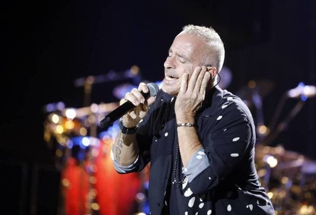 Bilder des Jahres 2023, Entertainment 02 Februar Entertainment Themen der Woche KW08 Entertainment Bilder des Tages Eros Ramazzotti in der Arena Oberhausen *** NUR FÜR REDAKTIONELLE ZWECKE *** EDITORIAL USE ONLY ***<p>Der italienische Sänger Eros Ramazzotti singt in der Rudolf Weber Arena in Oberhausen am Samstag, den 25. Februar 2023 Deutschland NRW Oberhausen Copyright: KerstinxBögeholz *** Eros Ramazzotti at the Arena Oberhausen FOR EDITORIAL PURPOSES ONLY EDITORIAL USE ONLY p The Italian singer Eros Ramazzotti sings at the Rudolf Weber Arena in Oberhausen on Saturday, February 25, 2023 Germany NRW Oberhausen Copyright KerstinxBögeholz Copyright: KerstinxBögeholz doc7p3auozme1e4l3u6wn ,EDITORIAL USE ONLY
