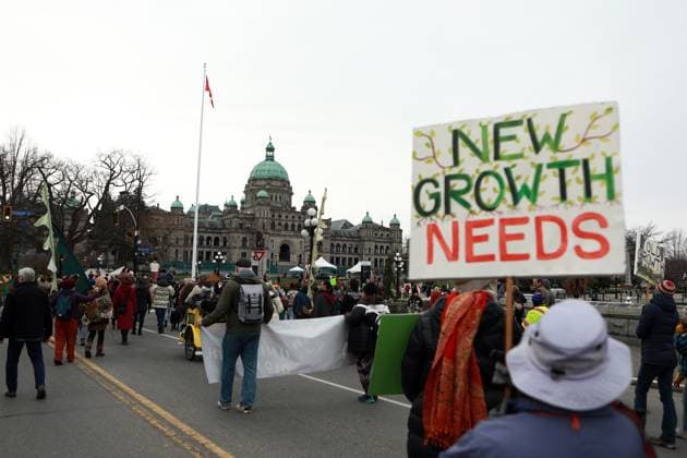 February 25, 2023, VICTORIA, BC, CAN: People march during a rally against the destruction of old growth forests towards the front lawn of the legislature in Victoria, B.C., on Saturday, February 25, 2023. VICTORIA CAN  - ZUMAc35_ 20230225_zaf_c35_029 Copyright: xChadxHipolitox