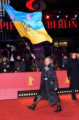 Diana Berg with Ukrainian flag at Closing Ceremony with Award Ceremony at Berlinale 2023 73 Berlin International Film Festival at Berlinale Palast Berlin, 25 02 2023. Foto:xF.xKernx xFuturexImage