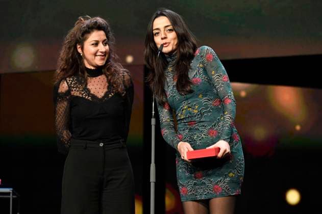 Michelle Keserwany and Noel Keserwany with the Golden Bear for Best Short Film Les chenilles at the Closing Ceremony with Award Ceremony at the Berlinale 2023 73 Berlin International Film Festival at the Berlinale Palast Berlin, 25 02 2023. Foto:xN.xKubelkax xFuturexImage