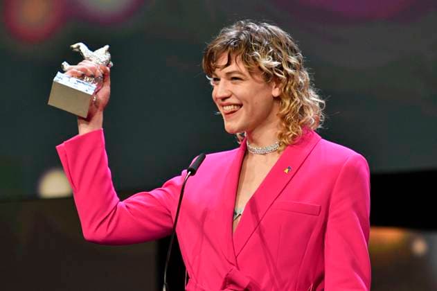 Thea Ehre with the Silver Bear for Best Acting Performance in a Supporting Role for Until the End of the Night at the Closing Ceremony with Award Ceremony at the Berlinale 2023 73 Berlin International Film Festival at the Berlinale Palast Berlin, 25 02 2023 Foto:xN.xKubelkax xFuturexImage