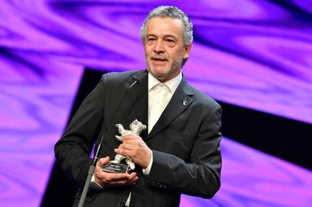 Joao Canijo with the Silver Bear Jury Prize for Mal Viver Bad Living at the Closing Ceremony with Award Ceremony at the Berlinale 2023 73 Berlin International Film Festival at the Berlinale Palast Berlin, 25 02 2023. Foto:xN.xKubelkax xFuturexImage