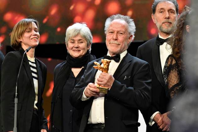 Nicolas Philibert with the Golden Bear for Best Film for Sur l™Adamant On the Adamant at the Closing Ceremony with Award Ceremony at the Berlinale 2023 73 Berlin International Film Festival at the Berlinale Palast Berlin, 25 02 2023. Foto:xN.xKubelkax xFuturexImage