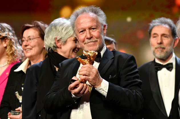 Nicolas Philibert with the Golden Bear for Best Film for Sur l™Adamant On the Adamant at the Closing Ceremony with Award Ceremony at the Berlinale 2023 73 Berlin International Film Festival at the Berlinale Palast Berlin, 25 02 2023. Foto:xN.xKubelkax xFuturexImage