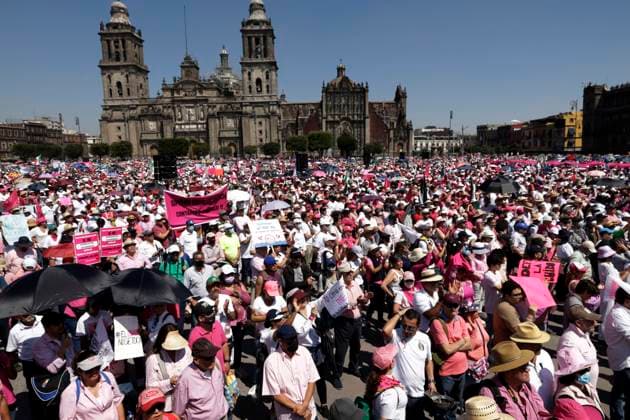 News Bilder des Tages Thousands of people participate in the protest: INE is not touched!, in Mexico February 26, 2023, Mexico City, Mexico: Thousands of people participate in the rally, The INE (National Electoral Institute) does not touch! in the Zocalo in Mexico City. on February 26, 2023 in Mexico City, Mexico (Photo by Luis Barron Eyepix Group). Copyright: xLuisxBarronx xEyepixxGroupx LB20230226_INE_PLANB12