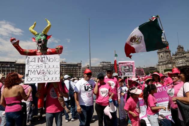 Thousands of people participate in the protest: INE is not touched!, in Mexico February 26, 2023, Mexico City, Mexico: Thousands of people participate in the rally, The INE (National Electoral Institute) does not touch! in the Zocalo in Mexico City. on February 26, 2023 in Mexico City, Mexico (Photo by Luis Barron Eyepix Group). Copyright: xLuisxBarronx xEyepixxGroupx LB20230226_INE_PLANB18