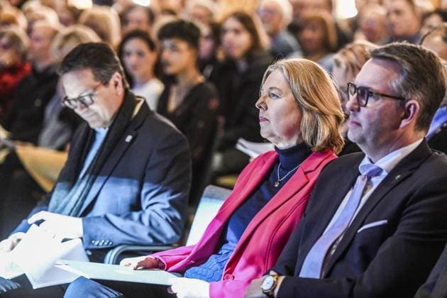 <p>Bürgermeister von Arad (Israel) Nisan Ben-Hamo, Präsidentin des Deutschen Bundestages Bärbel Bas und Landrat Ingo Brohl v.l.n.r. am Sonntag, 26.02.2023 in Dinslaken. 750 Jahre Eröffnungskonzert Rockorchester Rurgebeat in der Kathrin-Türks-Halle, am Sonntag, 26.02.2023 in Dinslaken. Deutschland NRW Dinslaken Copyright: MarkusxJoosten