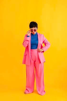 Young woman wearing sunglasses standing over yellow background model released, Symbolfoto, TCEF02238