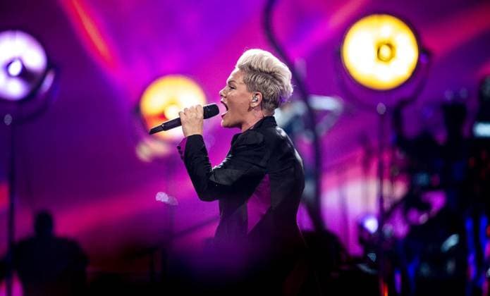 <p>Die amerikanische Sängerin Pink (bürgerlich: Alecia Beth Moore) tritt am 9. August 2019 im Rahmen ihrer Beautiful Trauma -Tour in der Veltins Arena in Gelsenkirchen auf. Deutschland Nordrhein Westfalen Gelsenkirchen Copyright: SebastianxKonopka