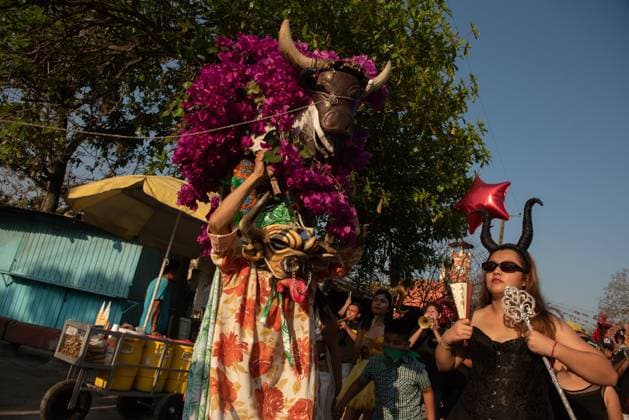 February 27, 2023: Residents of the town of Almolonga, Veracruz, celebrate the traditional Afromestizo carnival. Where they dance through the streets of the town and the children play in the fountain of the old sugar hacienda. - ZUMAqp1_ 20230227_zip_qp1_003 Copyright: xHectorxAdolfoxQuintanarxPerezx