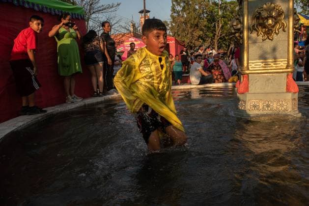 February 27, 2023: Residents of the town of Almolonga, Veracruz, celebrate the traditional Afromestizo carnival. Where they dance through the streets of the town and the children play in the fountain of the old sugar hacienda. - ZUMAqp1_ 20230227_zip_qp1_013 Copyright: xHectorxAdolfoxQuintanarxPerezx
