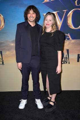 Jeff Johnson and Alice Mathias at the premiere of the Hulu streaming series History of the World, Part II at the Hollywood Legion Theater Los Angeles, 27 02 2023. Foto:xD.xStarbuckx xFuturexImage