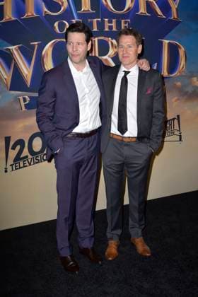 Ike Barinholtz and David Stassen at the premiere of the Hulu streaming series History of the World, Part II at the Hollywood Legion Theater Los Angeles, 27 02 2023. Foto:xD.xStarbuckx xFuturexImage