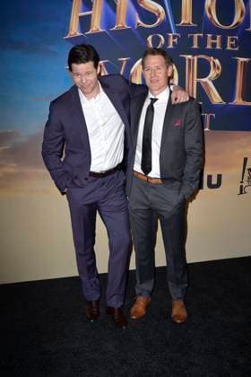 Ike Barinholtz and David Stassen at the premiere of the Hulu streaming series History of the World, Part II at the Hollywood Legion Theater Los Angeles, 27 02 2023. Foto:xD.xStarbuckx xFuturexImage