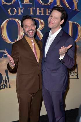 Nick Kroll and Ike Barinholtz at the premiere of the Hulu streaming series History of the World, Part II at the Hollywood Legion Theater Los Angeles, 27 02 2023. Foto:xD.xStarbuckx xFuturexImage