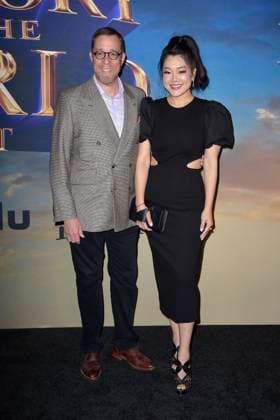 Rob Minkoff with wife Crystal Kung Minkoff at the premiere of the Hulu streaming series History of the World, Part II at the Hollywood Legion Theater Los Angeles, 27 02 2023. Foto:xD.xStarbuckx xFuturexImage