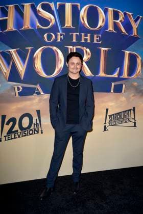 Arturo Castro at the premiere of the Hulu streaming series History of the World, Part II at the Hollywood Legion Theater Los Angeles, 27 02 2023. Foto:xD.xStarbuckx xFuturexImage