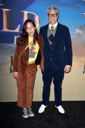 Emily Ting and Johnny Knoxville at the premiere of the Hulu streaming series History of the World, Part II at the Hollywood Legion Theater Los Angeles, 27 02 2023. Foto:xD.xStarbuckx xFuturexImage