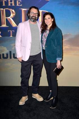 Michaela Watkins mt husband Fred Kramer at the premiere of the Hulu streaming series History of the World, Part II at the Hollywood Legion Theater Los Angeles, 27 02 2023 Foto:xD.xStarbuckx xFuturexImage