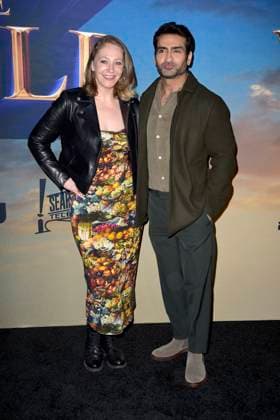 Emily V Gordon with husband Kumail Nanjiani at the premiere of the Hulu streaming series History of the World, Part II at the Hollywood Legion Theater Los Angeles, 27 02 2023. Foto:xD.xStarbuckx xFuturexImage