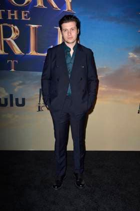 Nick Robinson at the premiere of the Hulu streaming series History of the World, Part II at the Hollywood Legion Theater Los Angeles, 27 02 2023. Foto:xD.xStarbuckx xFuturexImage
