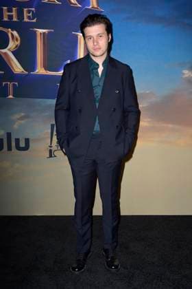 Nick Robinson at the premiere of the Hulu streaming series History of the World, Part II at the Hollywood Legion Theater Los Angeles, 27 02 2023. Foto:xD.xStarbuckx xFuturexImage
