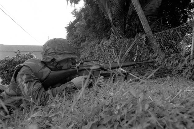 RECORD DATE NOT STATED DN-SN-85-02071. Subject Operation Series: URGENT FURY Country: Grenada (GRD) Copyright: xpiemagsx nararecdefpie08012022-37723 !ACHTUNG AUFNAHMEDATUM GESCHÄTZT!