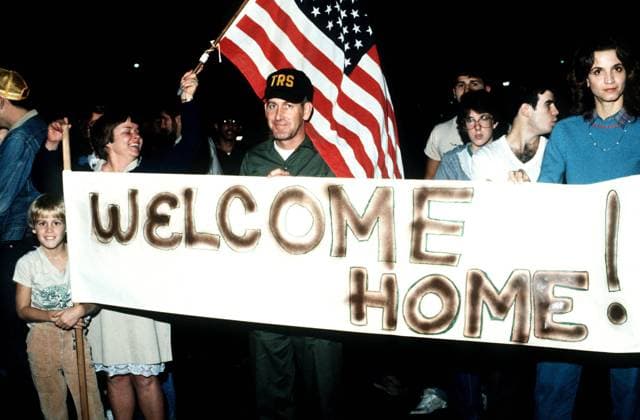 RECORD DATE NOT STATED Friends and family members hold up a Welcome Home sign for the American students arriving from Grenada. The students were evacuated by US military personnel during Operation URGENT FURY. Subject Operation Series: URGENT FURY Base: Charleston Air Force Base State: South Carolina (SC) Country: United States Of America (USA) Copyright: xpiemagsx nararecdefpie08012022-38924 !ACHTUNG AUFNAHMEDATUM GESCHÄTZT!