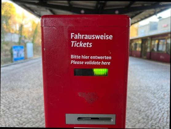 Ticketentwerter für Fahrausweise Berliner S-Bahn Bahnhof *** Ticket validator for tickets Berlin S Bahn station Copyright: xmix1pressx