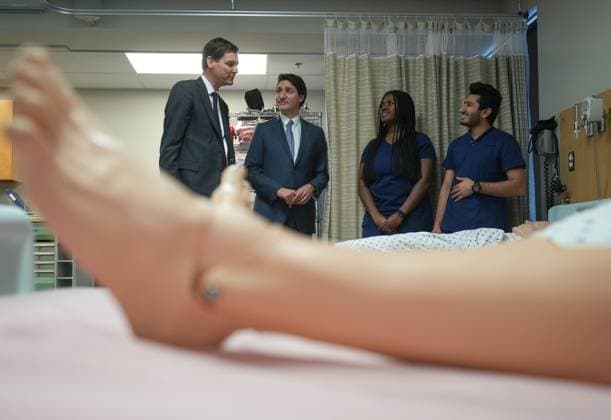March 1, 2023, LANGLEY, BC, CANADA: B.C. Premier David Eby, left, and Prime Minister Justin Trudeau talk with psychiatric nursing students Derin Omojokun, third left, and Abdul Amarkhil, right, at Kwantlen Polytechnic University, in Langley, B.C., on Wednesday, March 1, 2023. The British Columbia government has agreed in principle to a $27.47-billion deal for health-care funding from the federal government. LANGLEY CANADA  - ZUMAc35_ 20230301_zaf_c35_026 Copyright: xDarrylxDyckx