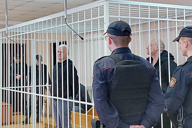 News Themen der Woche KW09 News Bilder des Tages BELARUS, MINSK - MARCH 3, 2023: Nobel prize winner, human rights activist Ales Belyatsky (Bialiatski), left midground, and human rights activist Valentin Stefanovich (R midground) appear at Minskâ€™s Leninsky District Court for a sentencing hearing during a trial against members of the unregistered human rights organisation Vesna. According to the prosecution, Belyatsky and other members of the human rights group converted 201,000 euros and 54,000 US dollars into cash after receiving the money from foreign agencies and foundations for the Belarusian human rights organisation Vesna. Beyatsky has been in custody since July 2022. The court sentenced Belyatsky and Stefanovich to 10 and 9 years in prison respecticely. Human rights activists Vladim  57661028