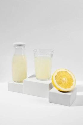 RECORD DATE NOT STATED delicious lemon juice glass bottle; Köstlich Zitrone Saft Glas Flasche IST_35069_73890