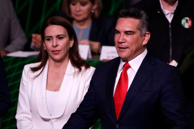 March 4, 2023, Mexico City, Mexico: The president of the Institutional Revolutionary Party, Alejandro Moreno Cardenas and PRI secretary, Carolina Viggiano Austria during the solemn session of the 94th anniversary of the political party at the national headquarters in Mexico City, Mexico. on March 4, 2023 in Mexico City, Mexico Mexico City Mexico - ZUMAe321 20230305_zia_e321_001 Copyright: xLuisxBarronx