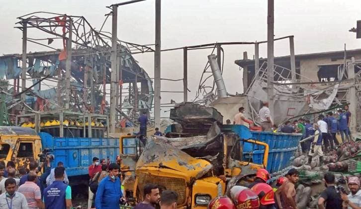 Bilder des Jahres 2023, News 03 März News Themen der Woche KW09 News Bilder des Tages Bangladesch, Explosion in Sauerstoff-Nachfüllanlage in Chattogram (230305) -- CHATTOGRAM, March 5, 2023 -- This photo taken on March 4, 2023 shows the site of an explosion at an oxygen refilling plant in Chattogram, Bangladesh. An explosion occurred Saturday afternoon in an oxygen refilling plant at Sitakunda on the outskirts of Bangladesh s southeastern Chattogram city, leaving at least five people dead and dozens others injured. BANGLADESH-CHATTOGRAM-OXYGEN-PLANT-BLAST Salim 