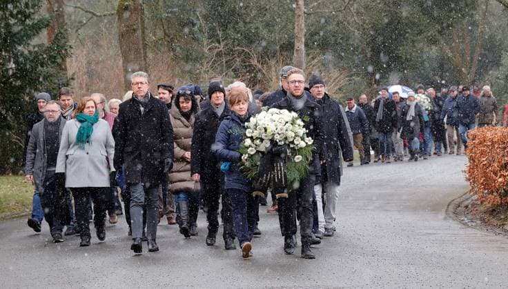 Bilder des Jahres 2023, News 03 März News Themen der Woche KW09 News Bilder des Tages Chemnitzer Friedenstag 05.03.2023, Chemnitz, Gedenken, Politik, Heute ist der 78. Jahrestag der Bombardierung von Chemnitz durch britische und amerikanische Bomber zum Ende des 2. WK. Dabei wurde Chemnitz fast völlig zerstört. Aus diesem Anlass wird auf dem Städtischen Friedhof am Mahnmal der Zerstörung der Stadt und der Opfer des Bombardements mit einer Kranzniedelegung gedacht. Chemnitz Sachsen BRD *** Chemnitz Peace Day 05 03 2023, Chemnitz, commemoration, politics, Today is the 78th anniversary of the bombing of Chemnitz by British and American bombers at the end of WW 2 In the process, Chemnitz was almost completely destroyed On this occasion, the destruction of the city and the victims of the bombing will be commemorated with