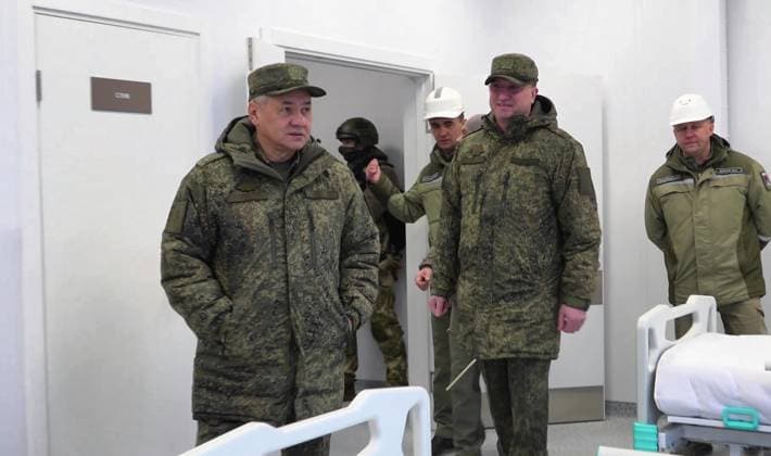 News Themen der Woche KW10 News Bilder des Tages Russia Ukraine Military Operation Defence Miniser 8385281 06.03.2023 In this handout video grab released by the Russian Defence Ministry, Russian Defence Minister Sergei Shoigu inspects facilities built by the Russian military, as Russia s military operation in Ukraine continues, at the unknown location in Donetsk People s Republic, Russia. During his working visit to Donbas, Shoigu inspected the readiness of already commissioned facilities and the progress of work on the sites of buildings and structures under construction in Mariupol and visited a medical centre, an emergency centre and a new microdistrict of 12 five-story residential buildings, the ministry reported on March 6. Editorial use only, no archive, no commercial use. Russian D  Copyright: xx