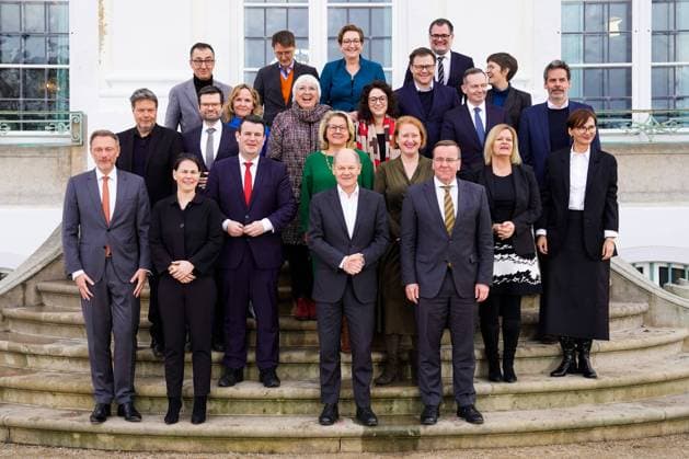 Bilder des Jahres 2023, News 03 März News Themen der Woche KW10 News Bilder des Tages Klausurtagung des Bundeskabinetts auf Schloss Meseberg Aktuell, 06.03.2023 Schloss Meseberg, Familienfoto der Klausurtagung des Bundeskabinetts auf Schloss Meseberg Meseberg Brandenburg Deutschland *** Closed meeting of the federal cabinet at Meseberg Castle Current, 06 03 2023 Meseberg Castle, family photo of the closed meeting of the federal cabinet at Meseberg Castle Meseberg Brandenburg Germany