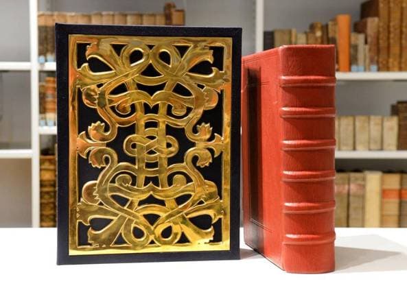 Kostbare Bücherschätze in der Historischen Bücherei in Duisburg *** NUR FÜR REDAKTIONELLE ZWECKE *** EDITORIAL USE ONLY ***Das historische Buch Evangeliar Heinrichs des Löwen ist ein Reprint, das Original ist geschätzt aus dem Jahr 1188 , liegt am Donnerstag, den 07.12.2016 in der Abteilung der Historischen Bücherei in der Zentralbibliothek in Duisburg. Die Bibliothek enthält eine Sammlung seltener historischer und wertvoller Bücher. Deutschland NRW Duisburg Copyright: StephanxEickershoff *** precious book treasures in the Historical Library in Duisburg *** ONLY FOR EDITORIAL PURPOSE *** EDITORIAL USE ONLY The historical Book Gospels Heinrichs of Lions is a reprint, the Original is estimated from the Year 1188 , is on Thur Copyright: StephanxEickershoff docnrwhugopicture122938354 EDITORIAL USE ONLY