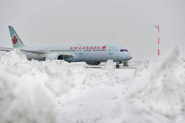  Air Canada im Winter mit Schnee, Boeing, B787-9, B 787-900, Dreamliner, Flughafen München, Oberbayern, Bayern, Deutschland, Europa *** Air Canada at Winter with Snow, boeing, B787 9, B 787 900, dreamliner, Airport Munich, Upper Bavaria, Bavaria, Germany, Europe Copyright: imageBROKER/AlexxFriedel iblatf09063255.jpg
