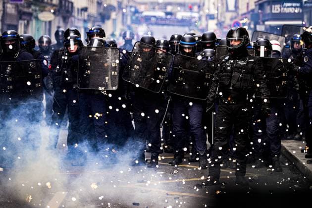 News Themen der Woche KW10 News Bilder des Tages Affrontement violent entre les forces de l ordre et les manifestants Black Block antifa NEWS : Manifestation intersyndicale contre la reforme des retraites - Paris - 07 03 2023 JBAutissier Panoramic 
