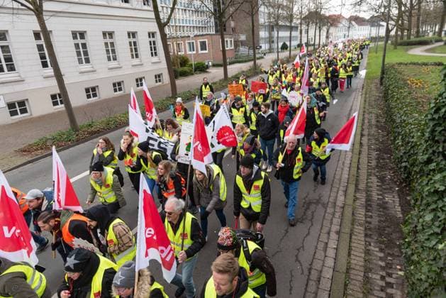 Oldenburg Streik der Gewerkschaft Ver.di im oeffentlichlen Dienst, Oldenburg, 08.03.2023. GER, Streik der Gewerkschaft Ver.di im oeffentlichlen Dienst, Oldenburg, 08.03.2023. *** Oldenburg strike of the union Ver di in the public service, Oldenburg, 08 03 2023 GER, strike of the union Ver di in the public service, Oldenburg, 08 03 2023 Copyright: xFabianxSteffensx EP_FSS