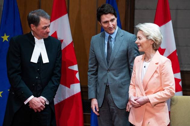 March 7, 2023, Ottawa, ON, Canada: President of the European Commission, Ursula von der Leyen, and Prime Minister Justin Trudeau take part in a welcoming ceremony on Parliament Hill in Ottawa, on Tuesday, March 7, 2023. Ottawa Canada  - ZUMAc35_ 20230307_zaf_c35_017 Copyright: xSpencerxColbyx