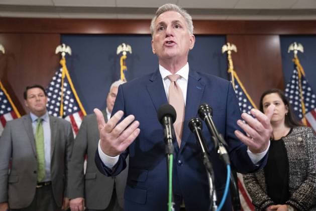 News Themen der Woche KW10 Speaker of the House Kevin McCarthy, R-CA, and other members of House leadership, speaks to the press after Congressional Budget Office Director Phillip Swagel spoke to a full House member meeting in the Capital Visitors Center Auditorium at the U.S. Capitol in Washington, DC on Wednesday, March 8, 2023.  WAP20230308342 BONNIExCASH