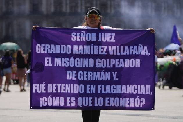 México: 8M International Women s Day Hundreds of women and various feminist blocks marched on the occasion of International Women s Day. The various groups gathered in the capital s main square where they demonstrated and on several occasions were attacked by police with tear gas, but this did not prevent them from continuing with the demonstration, on the contrary, encouraged them to continue with the struggle. Ciudad de México Ciudad de México Mexico Copyright: LuisxSalgado